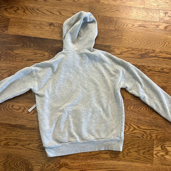 Elevated Faith Jesus Is King Hoodie xs - Picture 3 of 3